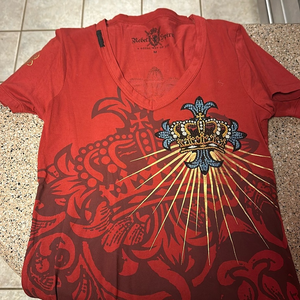 Rebel Spirit size medium v neck tee